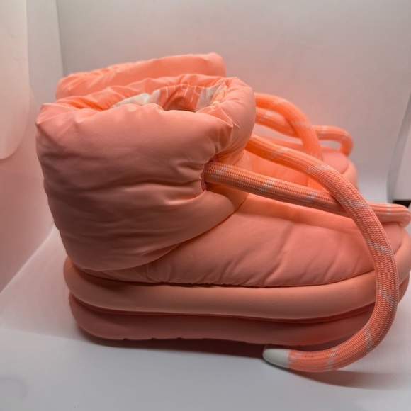 UGG Maxi Mini Slip on Puff Sweetheart Boots in coral | size 7 | NWOT - Picture 7 of 7